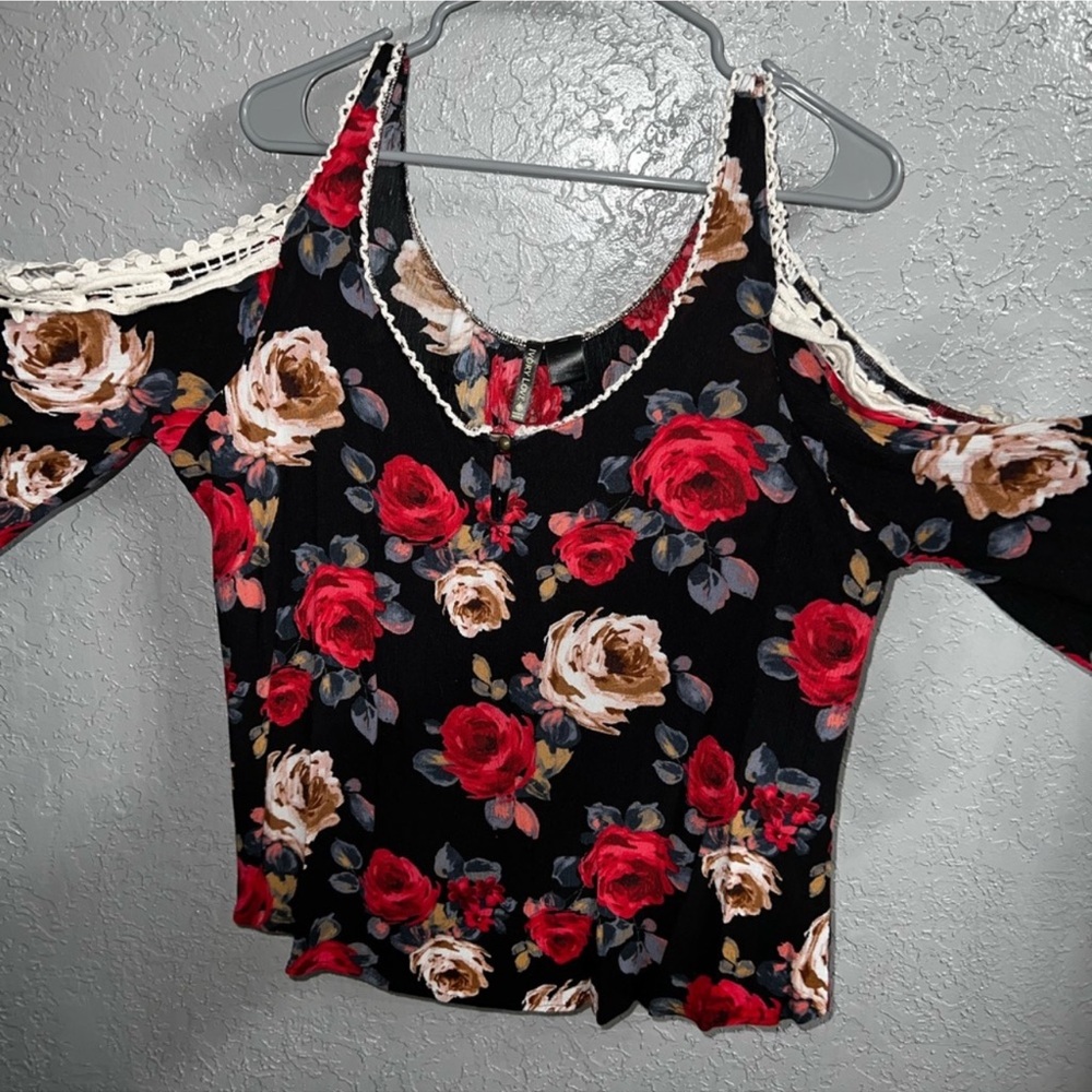 Ivory Love Floral Cold Shoulder Blouse Top Shirt Tee Black & Red XL EUC